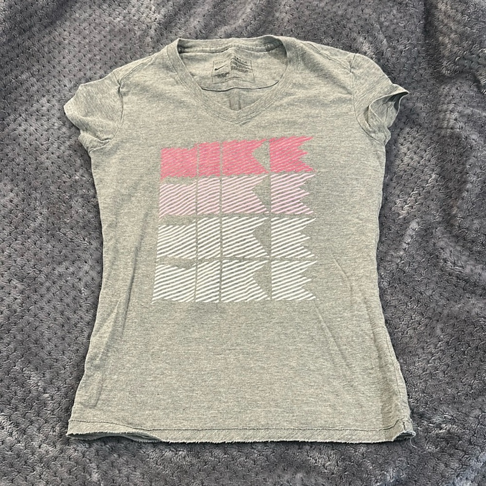 Like New Super Cute Nike Women's Short Sleeve Tee in Gray and Pink szXS
